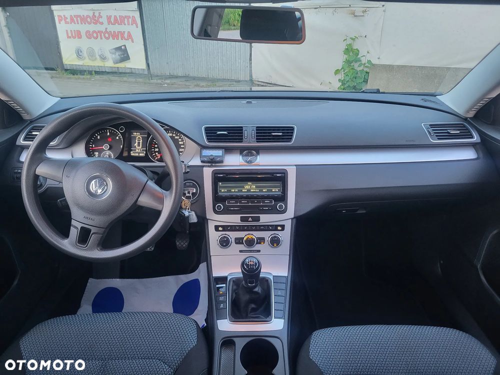 Volkswagen Passat 1.6 TDI Comfortline - 6