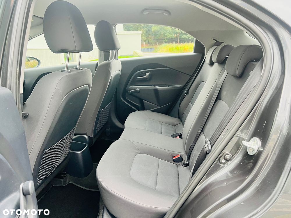 Kia Rio - 8
