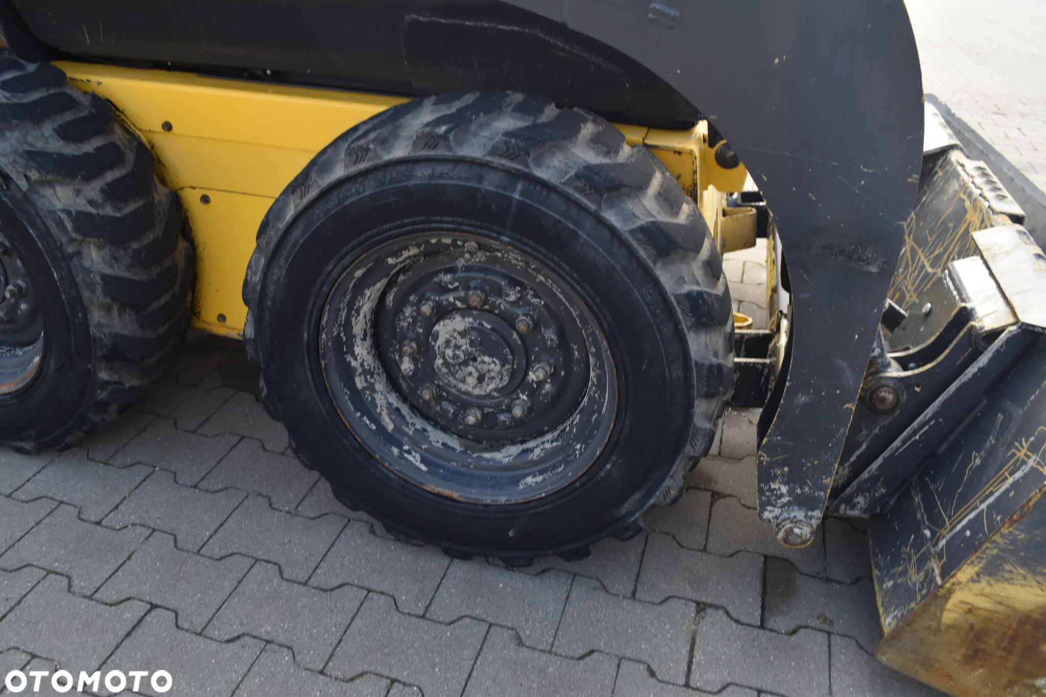 New Holland L 216 - 12