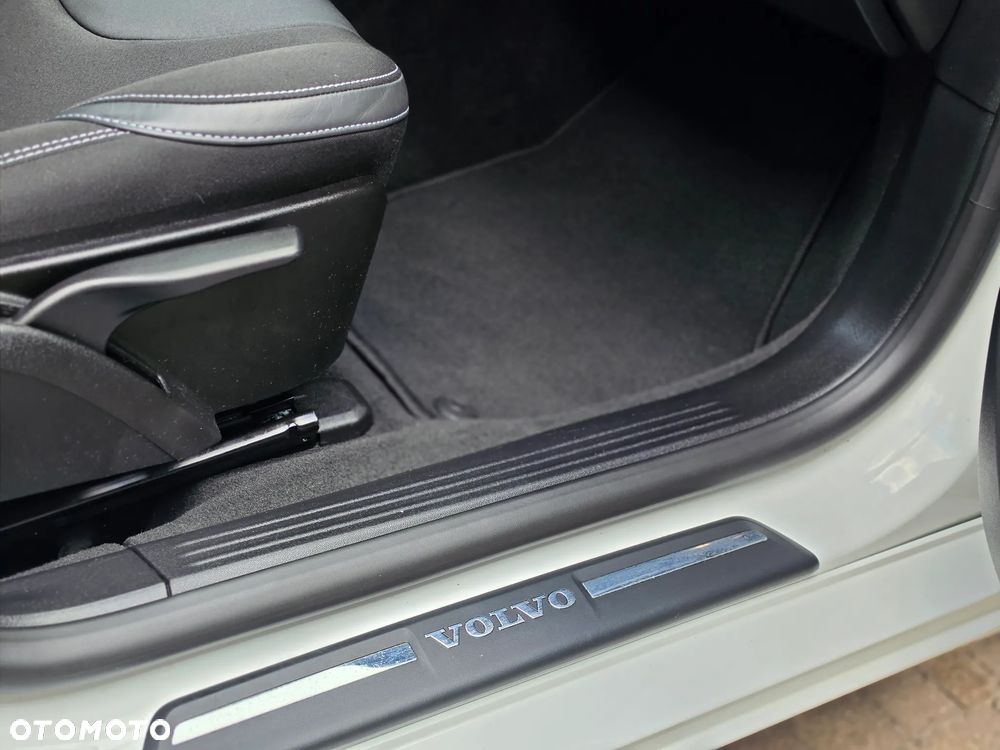 Volvo V40 - 25