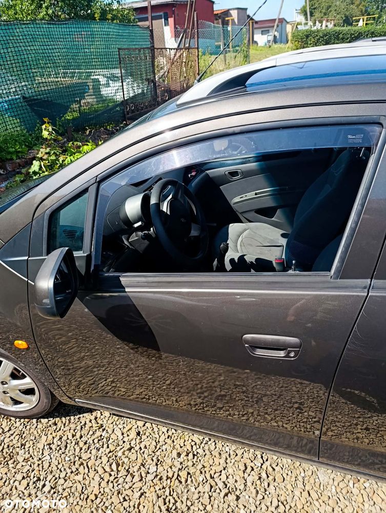 Chevrolet Spark 2011 photo 4