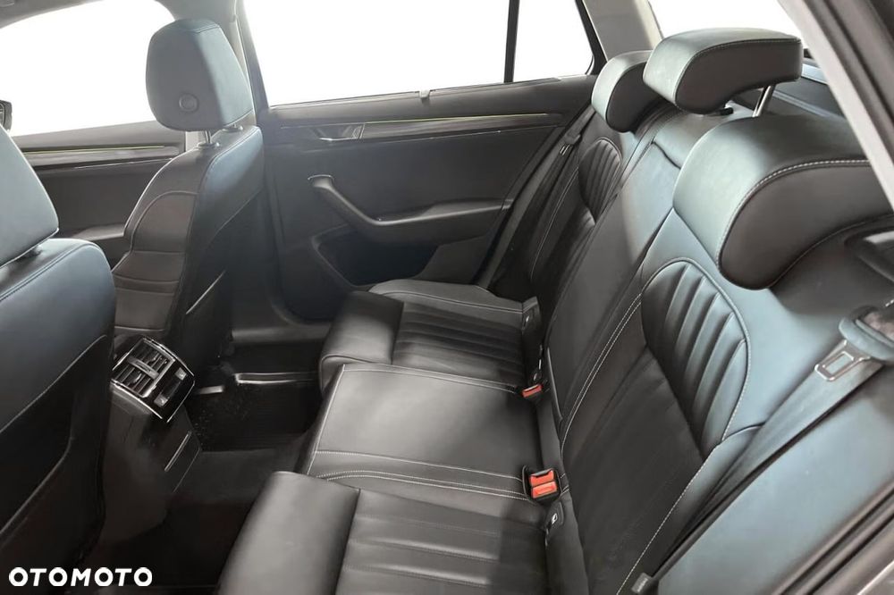 Skoda Superb 2.0 TDI 4x4 DSG Style - 11