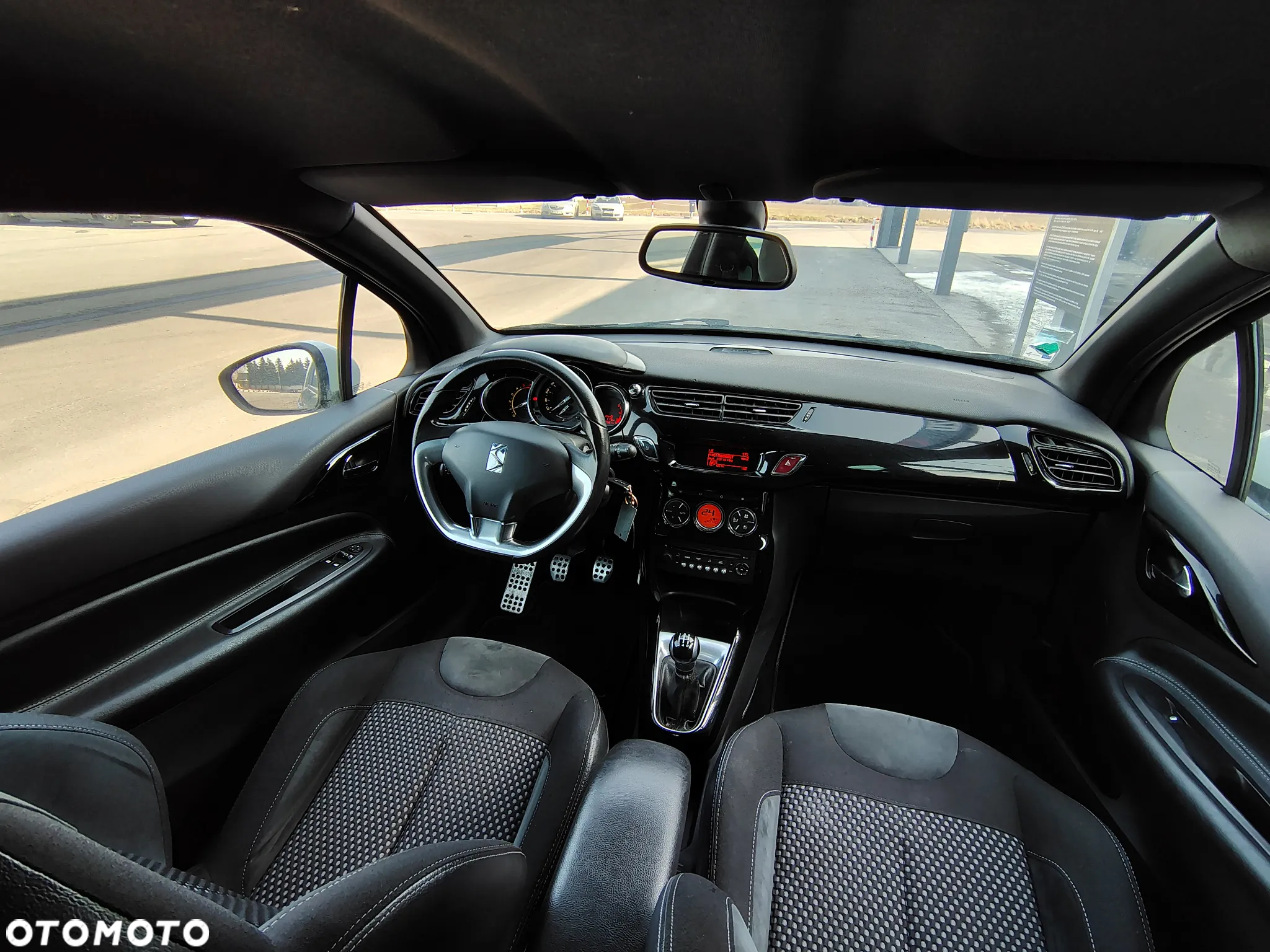 Citroën DS3 HDi 90 FAP SoChic - 8