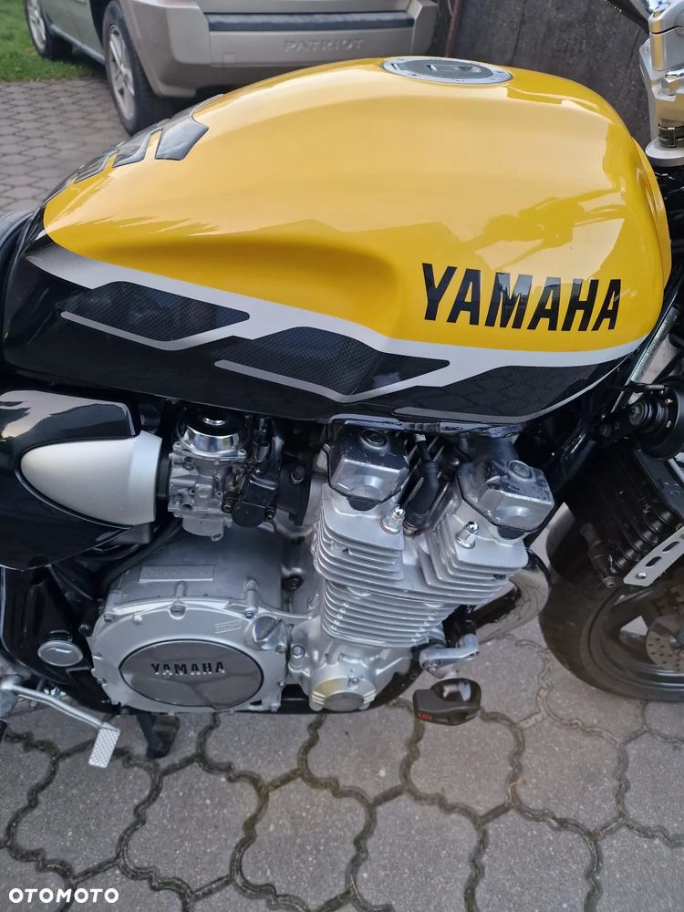 Yamaha XJR - 8