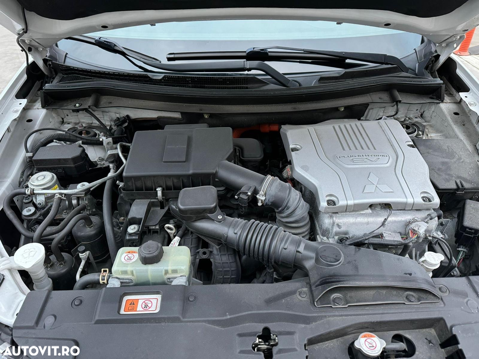 Mitsubishi Outlander 2.4 4WD Plug-In Hybrid Diamant+ - 18