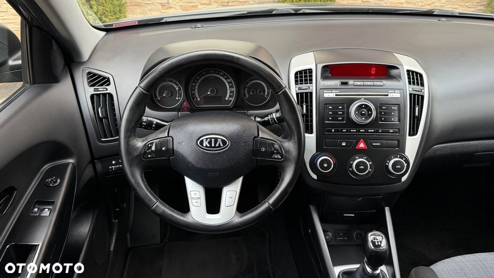 Kia Ceed - 31