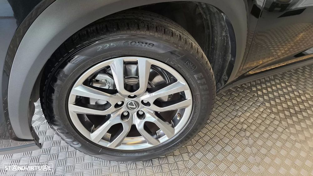 Lexus NX 300h Executive - 33