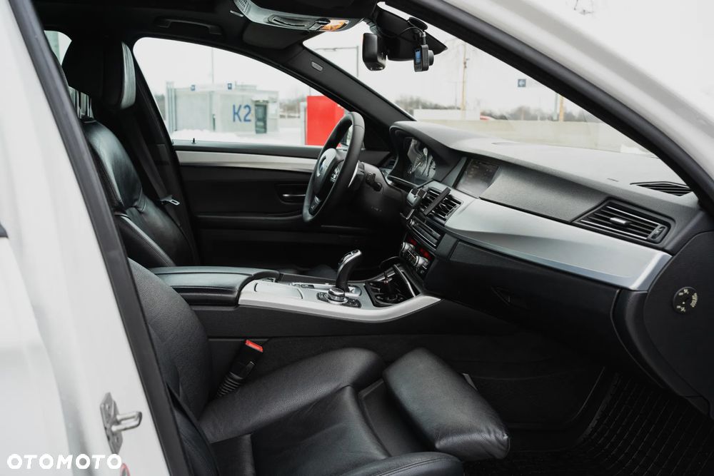 BMW Seria 5 520d xDrive - 24