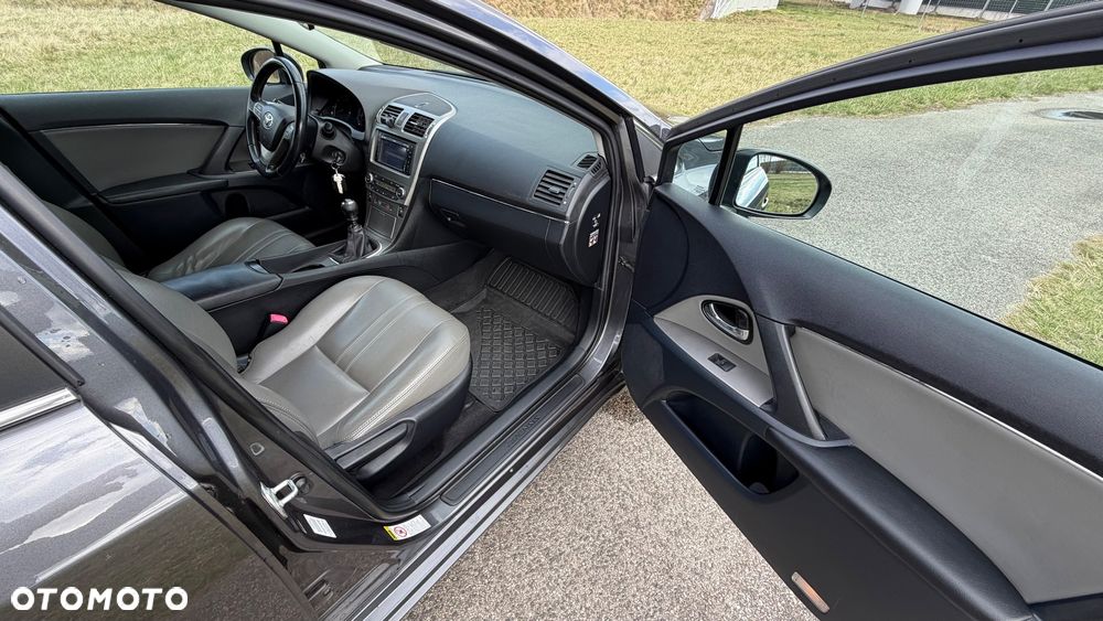 Toyota Avensis 2.0 Executive - 13