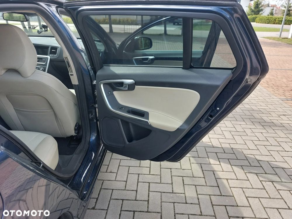Volvo V60 T3 Momentum - 11