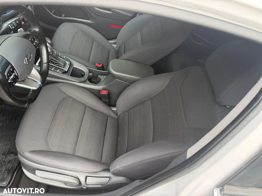 Hyundai IONIQ - 19