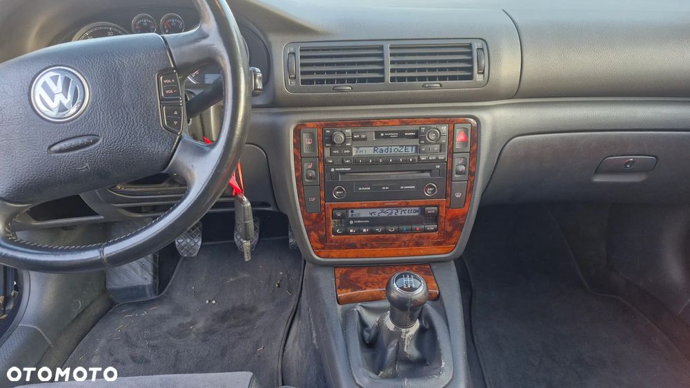 Volkswagen Passat 1.9 TDI Exclusive - 16