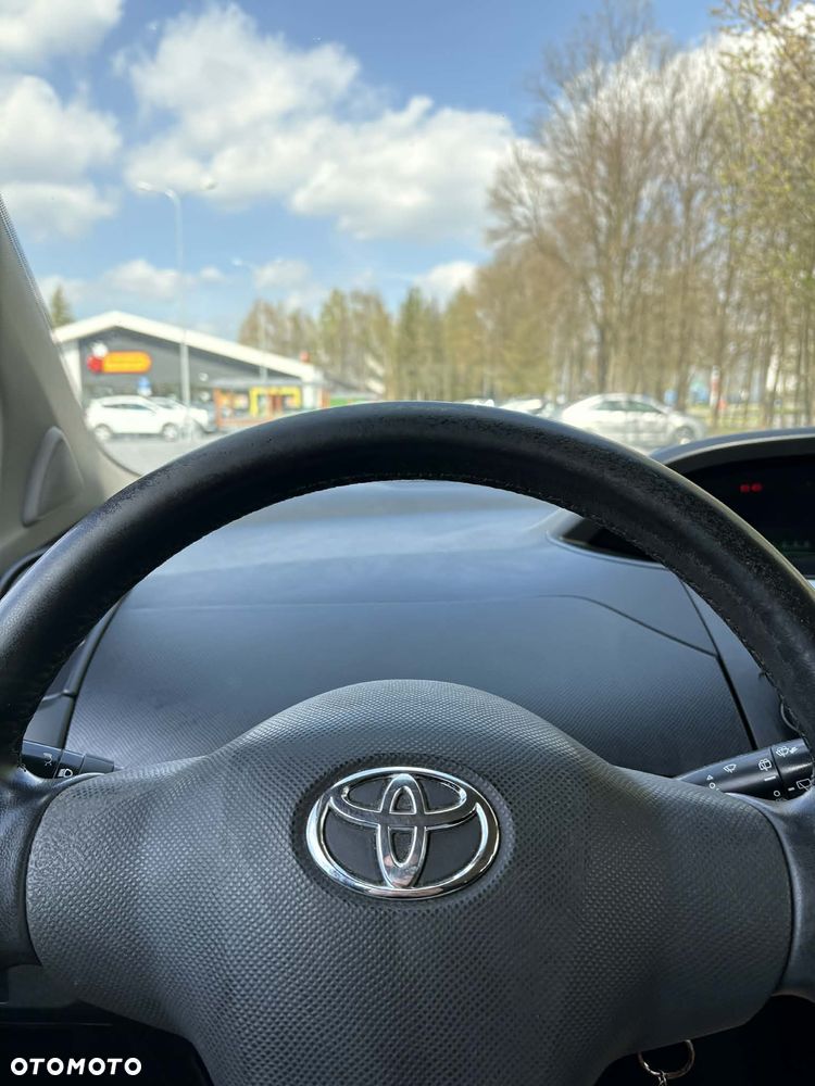 Toyota Yaris 1.0 Entry EU5 - 11