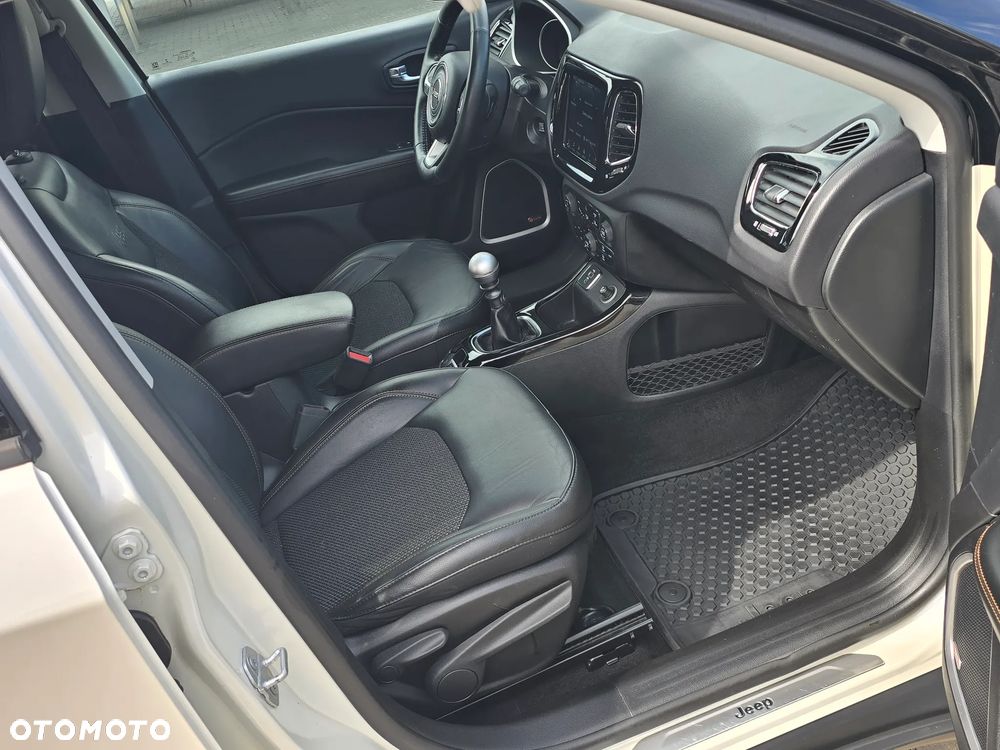 Jeep Compass - 25