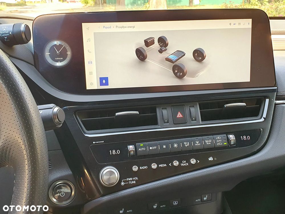 Lexus ES 300h F Sport Edition - 25