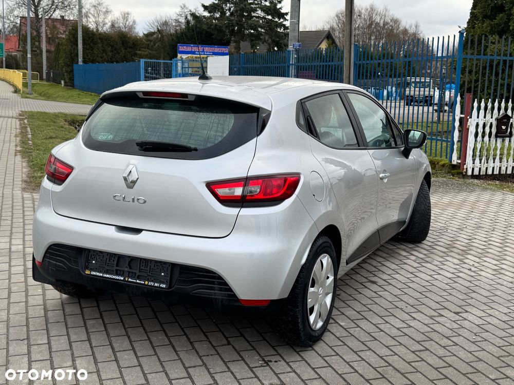 Renault Clio 1.2 16V 75 LIMITED - 8