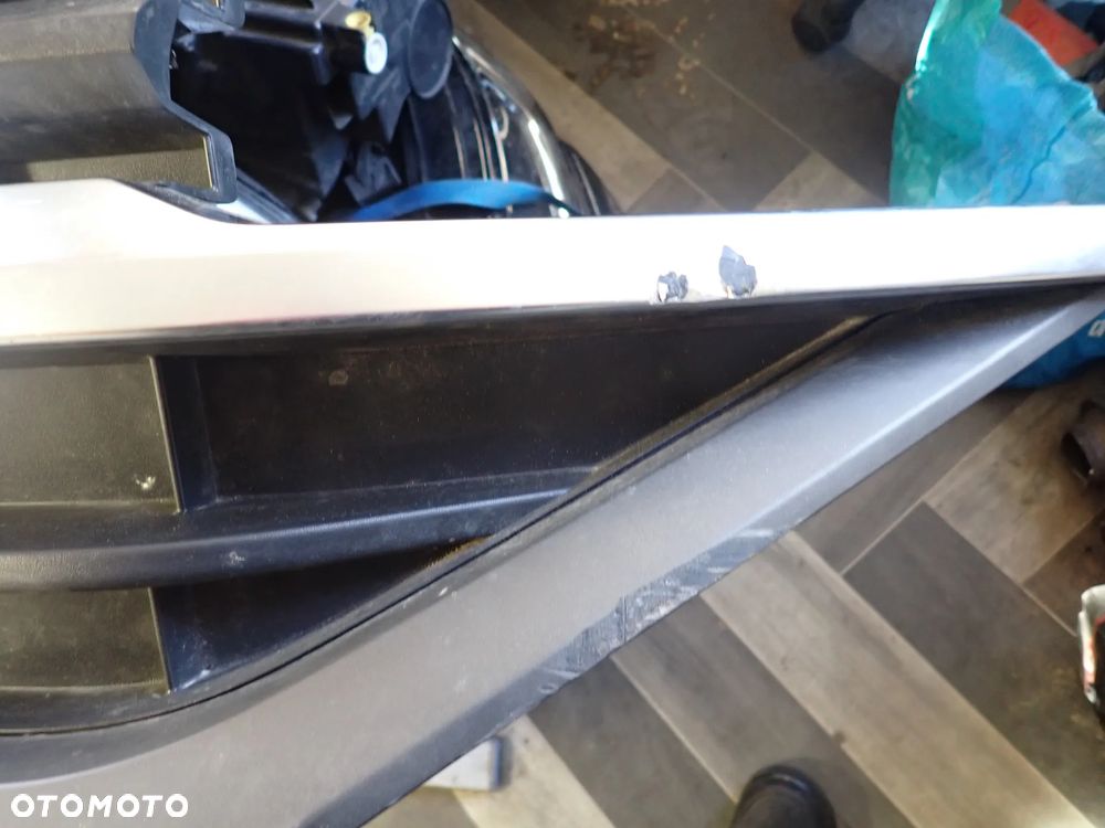 VOLKSWAGEN AMAROK 2HJ 23 PRZEDNI GRILL KAMERA - 3