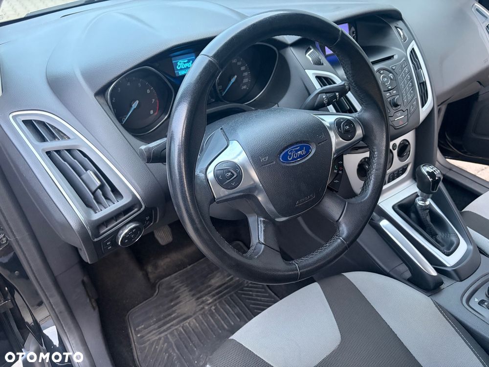 Ford Focus 1.6 EcoBoost Trend - 24