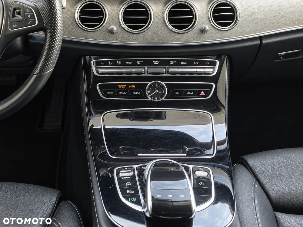 Mercedes-Benz Klasa E 400 4Matic 9G-TRONIC AMG Line - 18