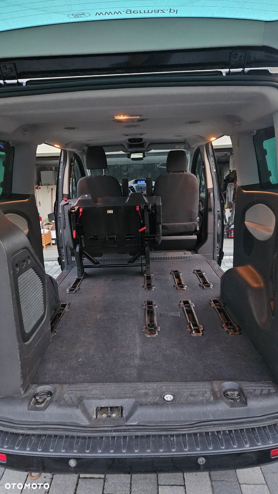 Ford Tourneo Custom - 13