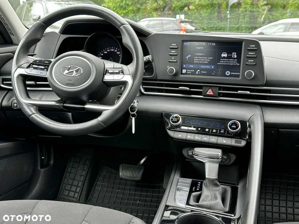 Hyundai Elantra - 22