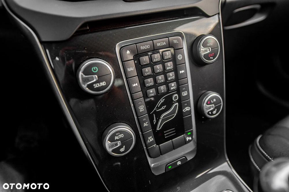 Volvo V40 D4 Drive-E Momentum - 34
