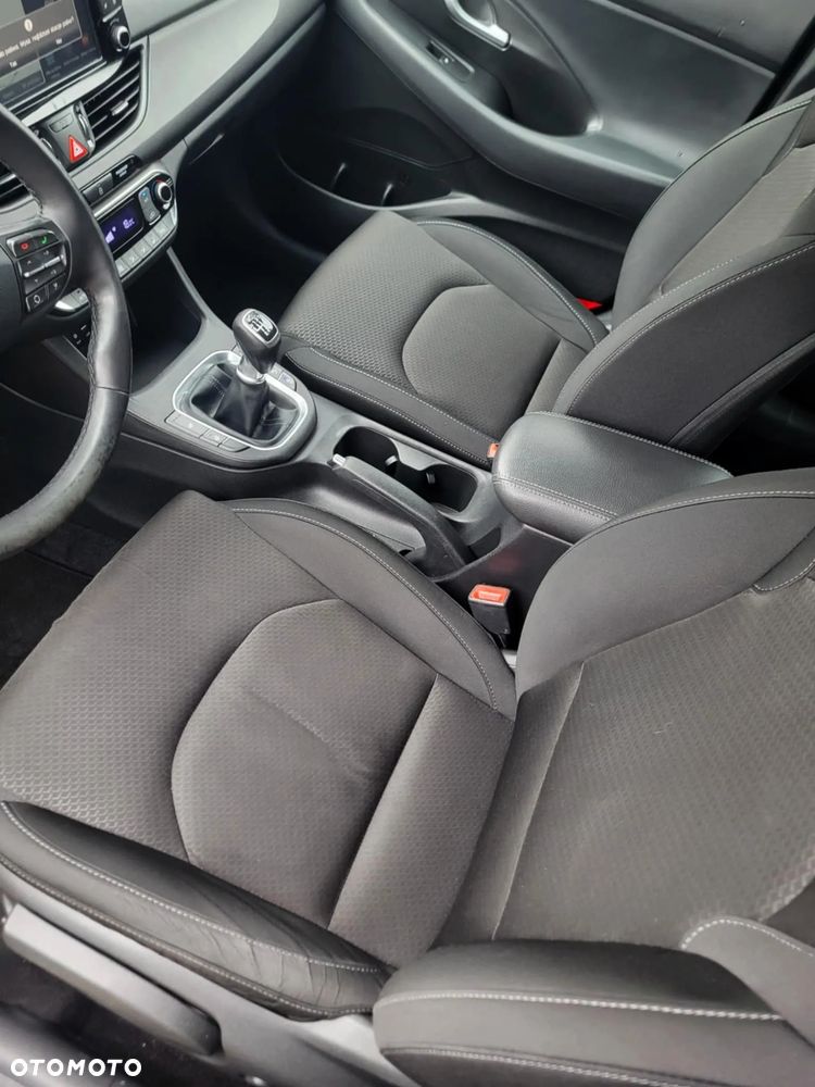 Hyundai i30 blue Kombi 1.6 CRDi YES Gold - 8
