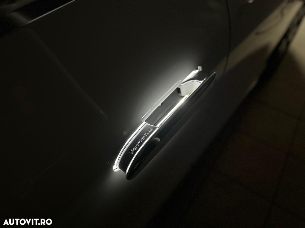 Mercedes-Benz EQE 300 Electric Art - 12