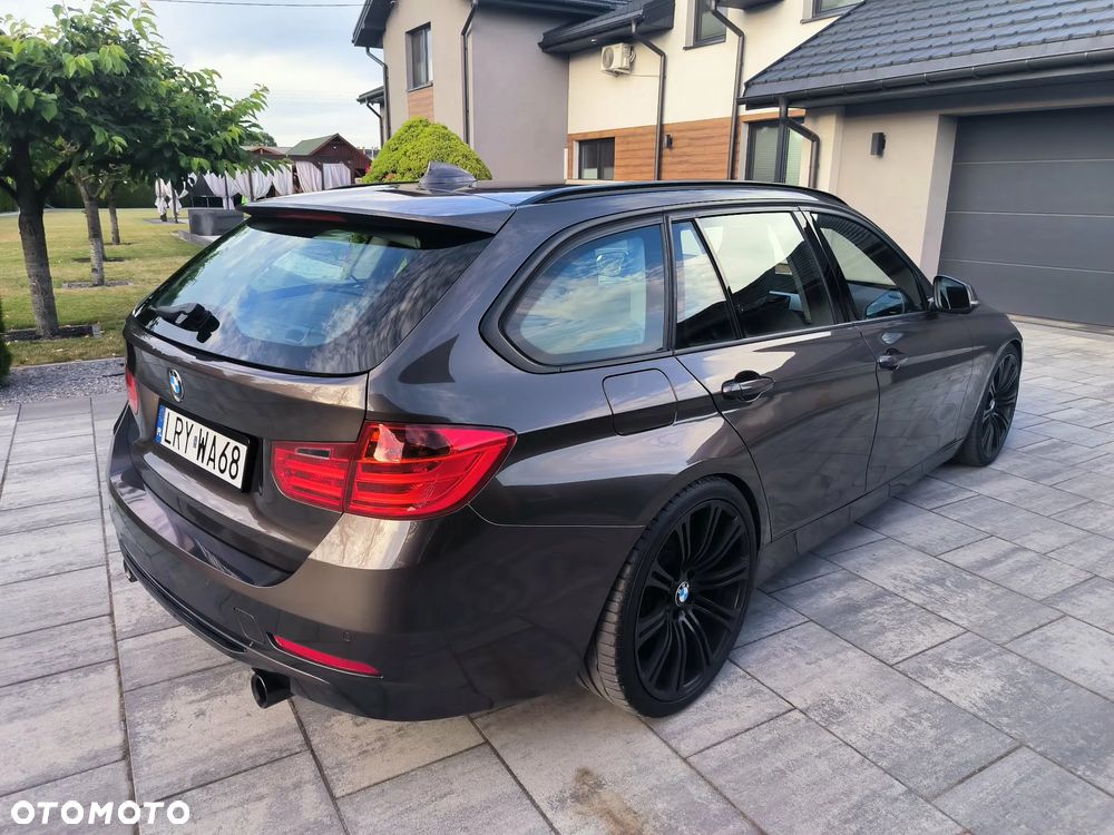 BMW Seria 3 335i xDrive Sport Line - 3