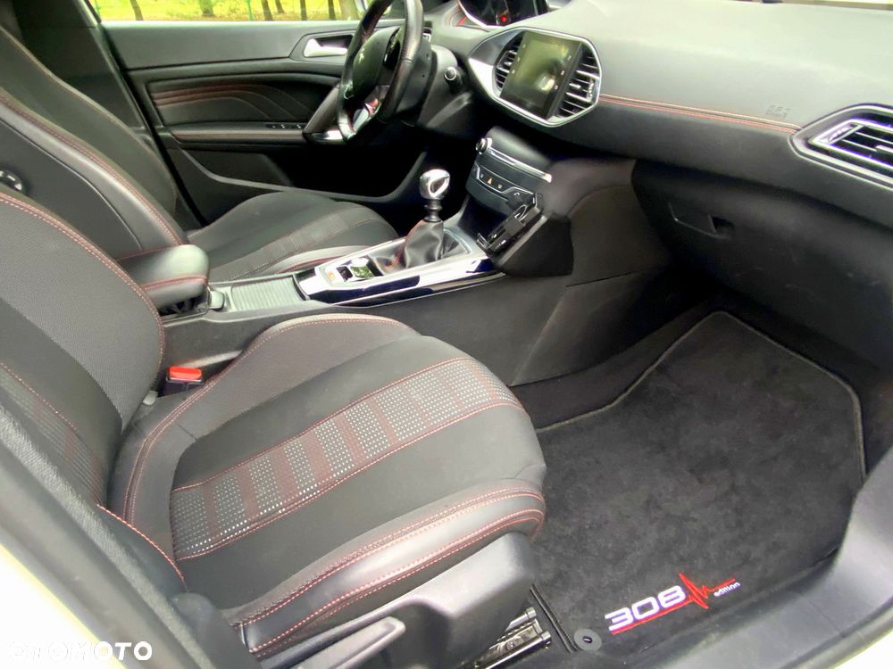 Peugeot 308 - 23