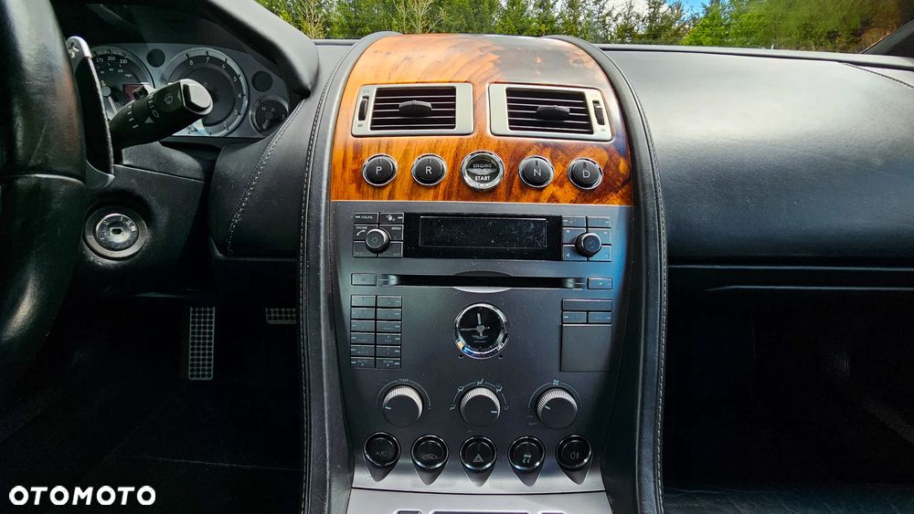 Aston Martin DB9 Standard - 26