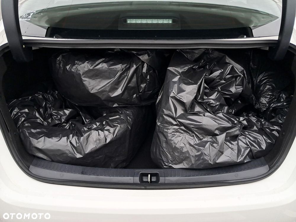 Toyota Corolla 1.8 Hybrid Comfort - 12
