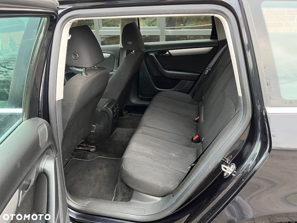Volkswagen Passat - 21