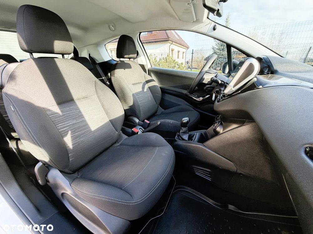 Peugeot 208 - 12