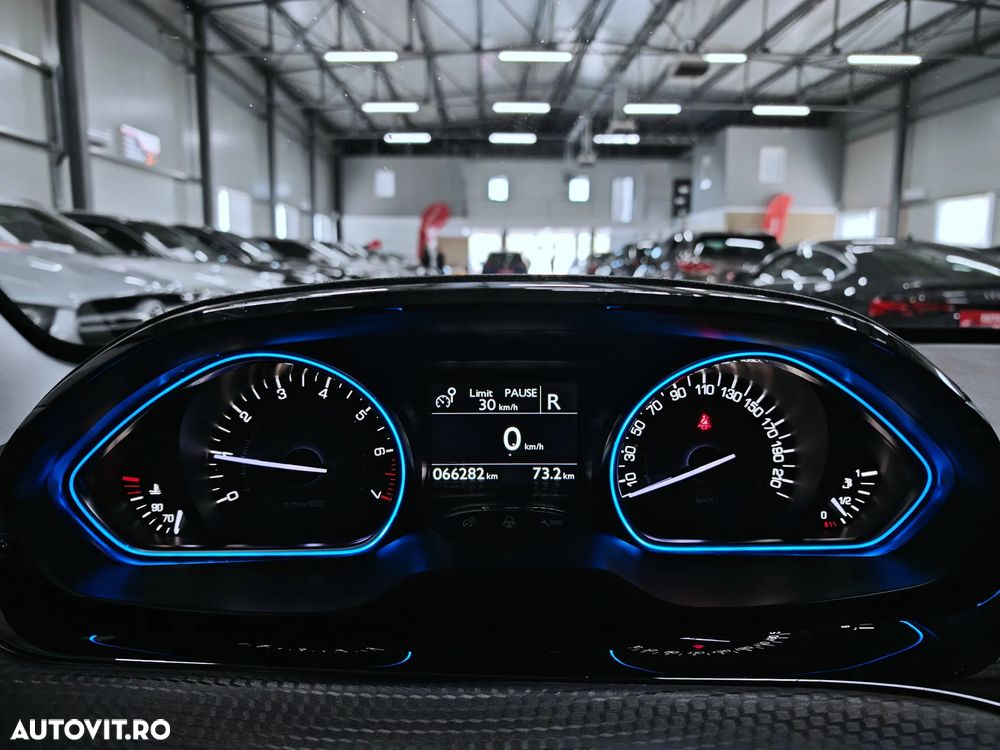 Peugeot 2008 1.2 PureTech Turbo EAT6 S&S Allure - 26