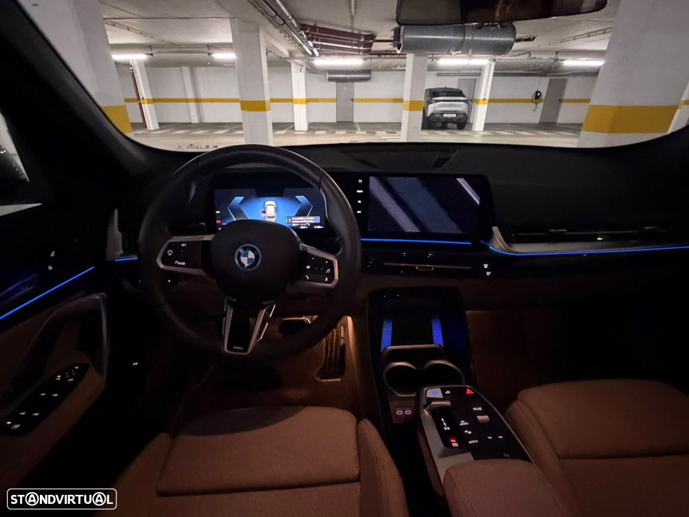 BMW iX1 eDrive20 Pack Desportivo M - 14