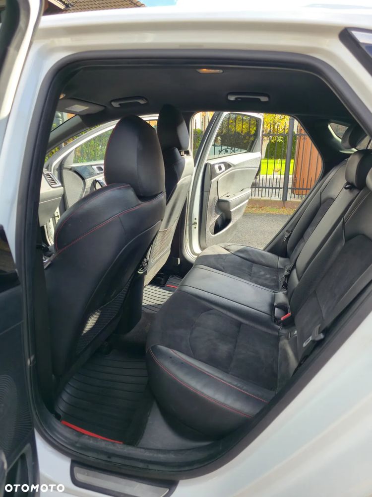 Kia ProCeed 1.6 T-GDI GT DCT - 10