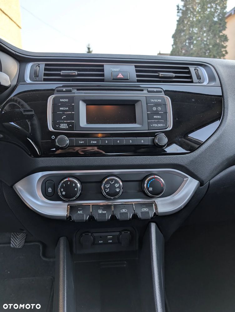 Kia Rio - 10