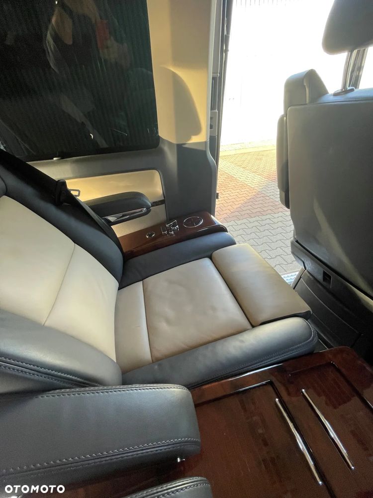 Volkswagen Multivan - 13