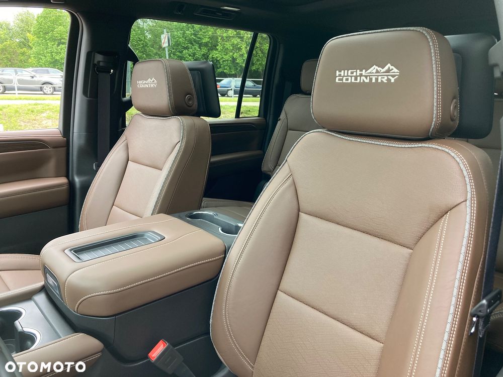 Chevrolet Suburban - 17