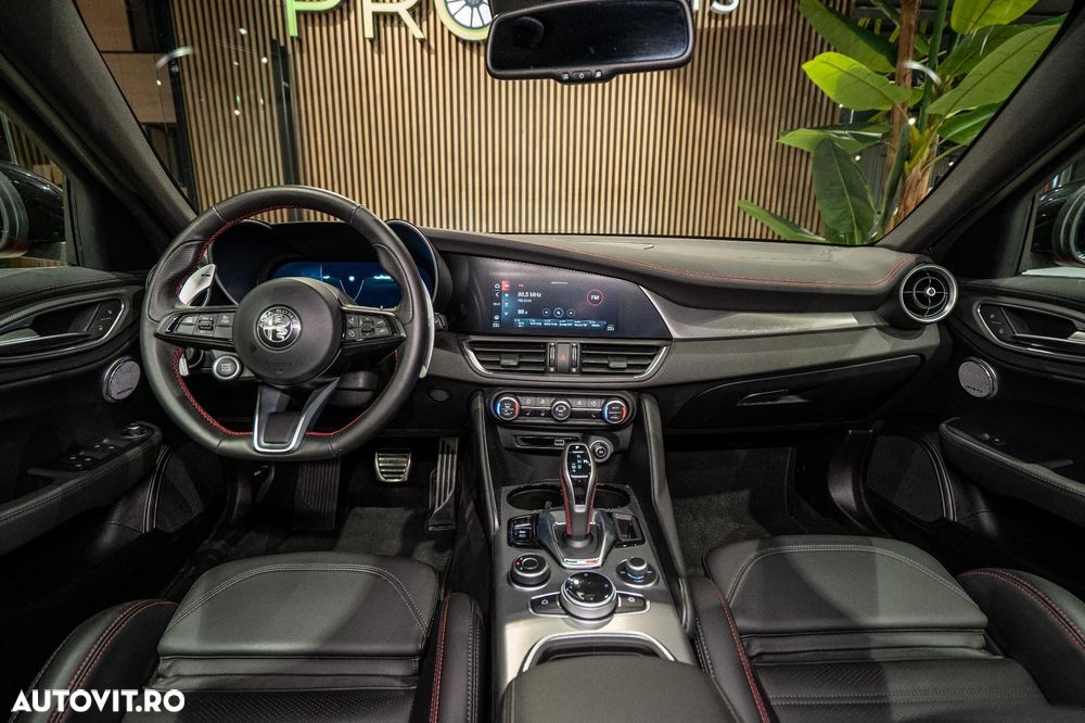 Alfa Romeo Giulia 2.0 Turbo 16V AT8-Q4 Competizione - 22