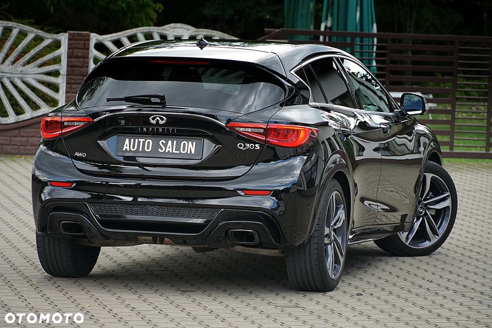 Infiniti Q30 2.0t DCT AWD Sport City Black - 12