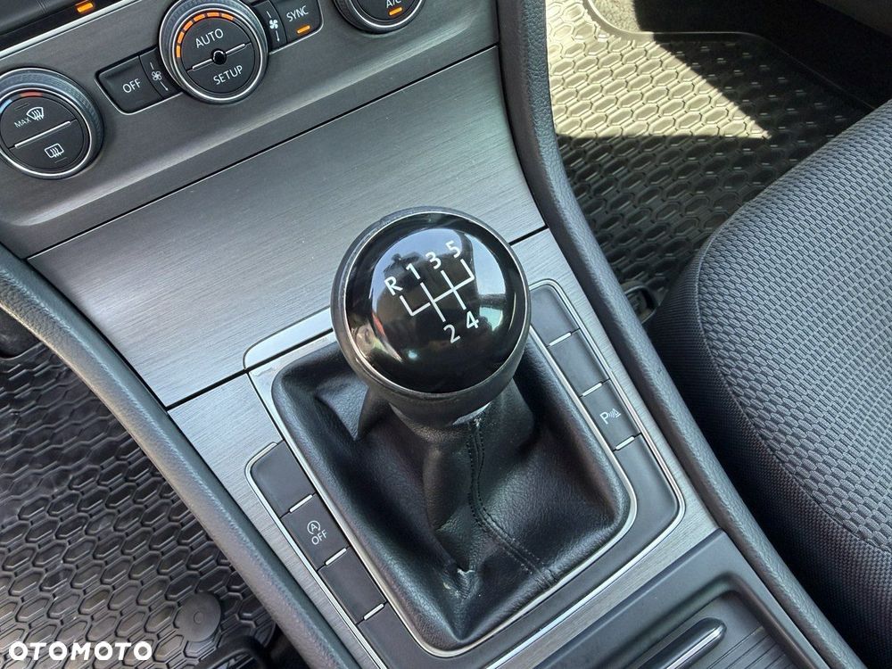 Volkswagen Golf 1.6 TDI BMT Comfortline - 21