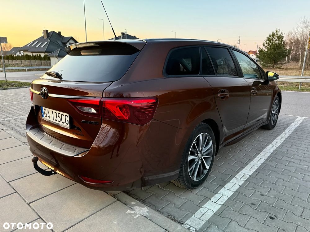 Toyota Avensis Touring Sports 1.8 Executive - 6