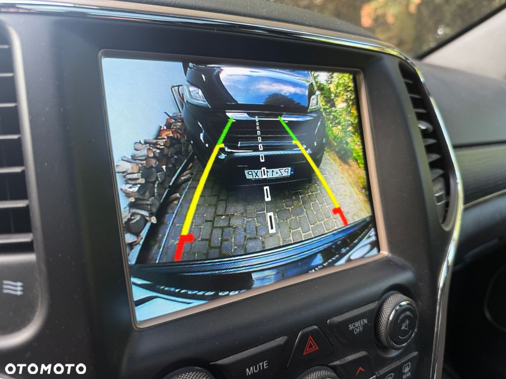 Jeep Grand Cherokee - 14