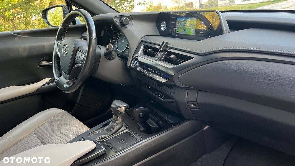Lexus UX - 12