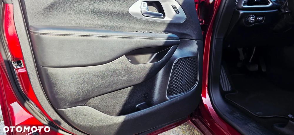 Chrysler Pacifica - 38