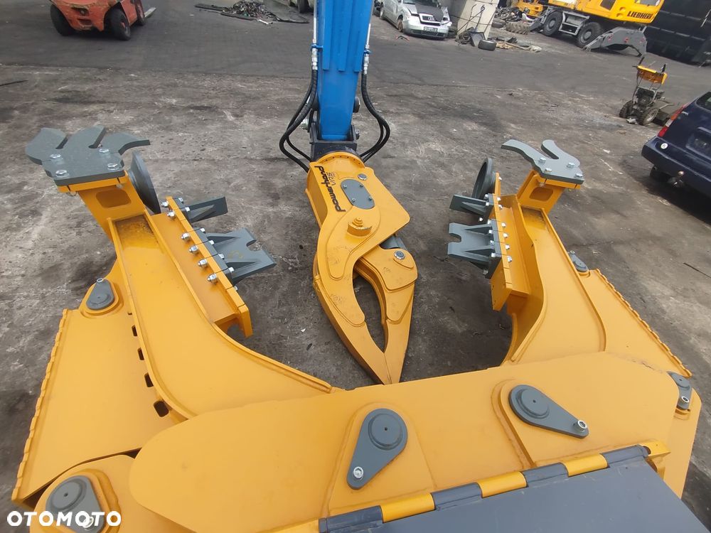 Fuchs MHL 320 - 6