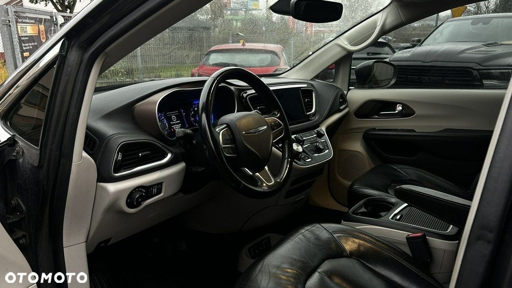 Chrysler Pacifica - 7