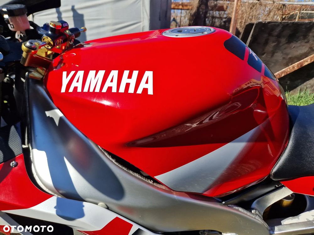 Yamaha R1 - 27